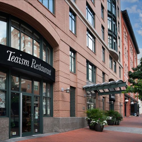 Induldge in your new favorite restaurants minutes from your home. 