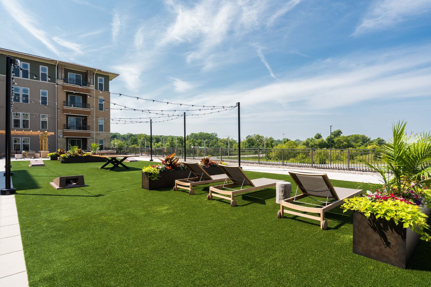 Prado : Step outside to The Commons and enjoy sun loungers, grill stations and outdoor games.