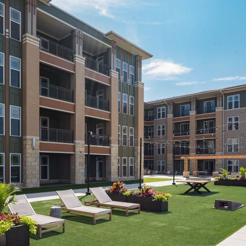 Step outside to The Commons and enjoy sun loungers, grill stations and outdoor games.