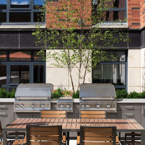 Poolside grilling and dining