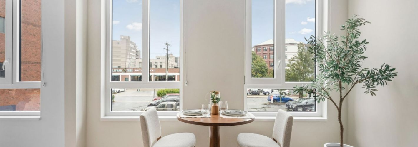 Center & Stone : Dining Area