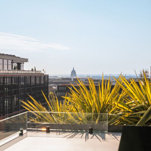 360 degree views of DCs iconic skyline.