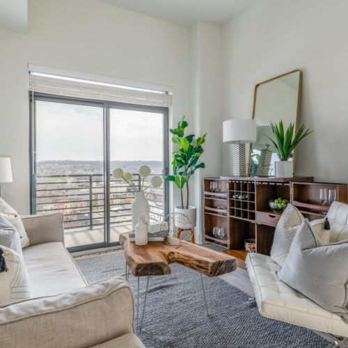 Blackbird : Living Room