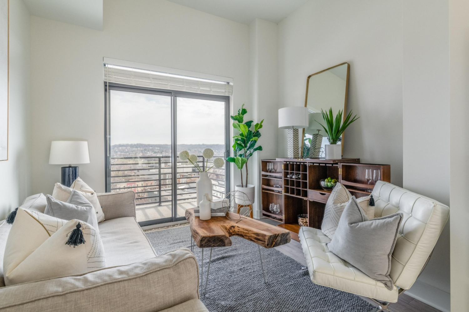 Blackbird : Living Room