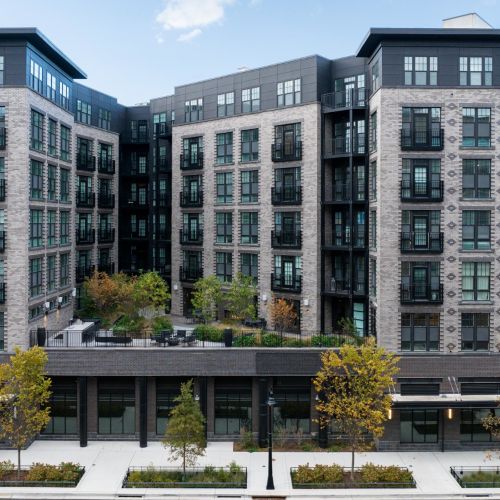 Daytime side view of 250 Mission 	