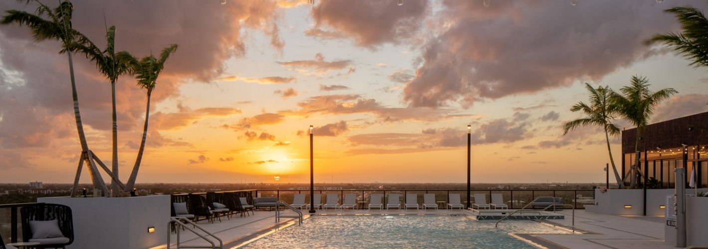 Oaklyn : Soak in sunset views by the rooftop pool