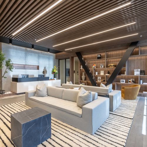 Lobby lounge with ample seating and full service concierge