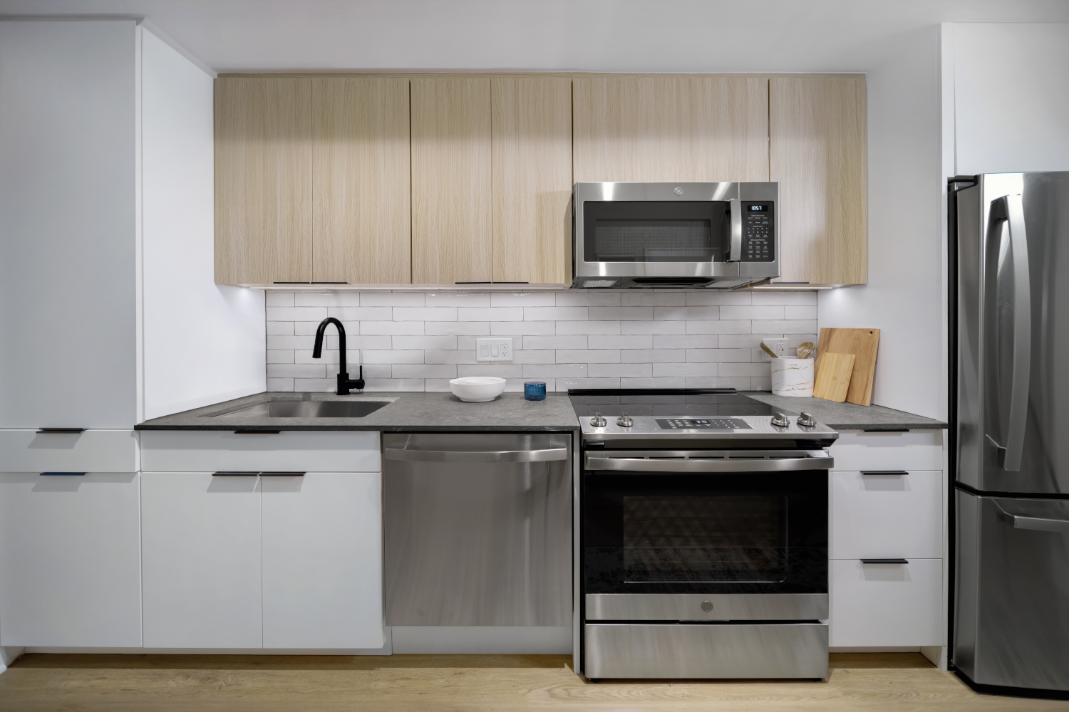 The 202 : Embrace spacious kitchens with quartz countertops and stainless steel appliances.	
