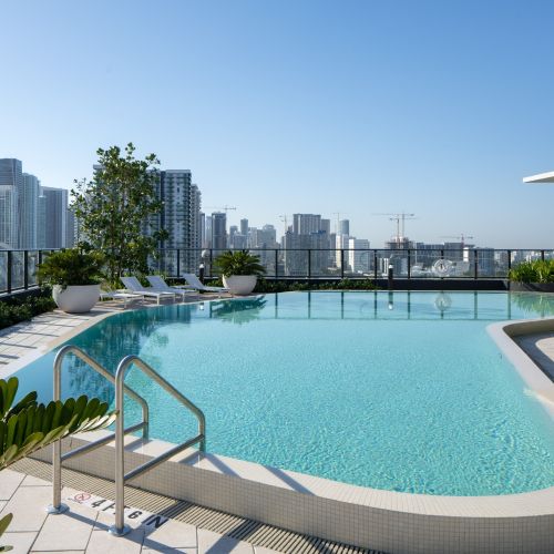 Resort style rooftop pool with views of the Miami skyline