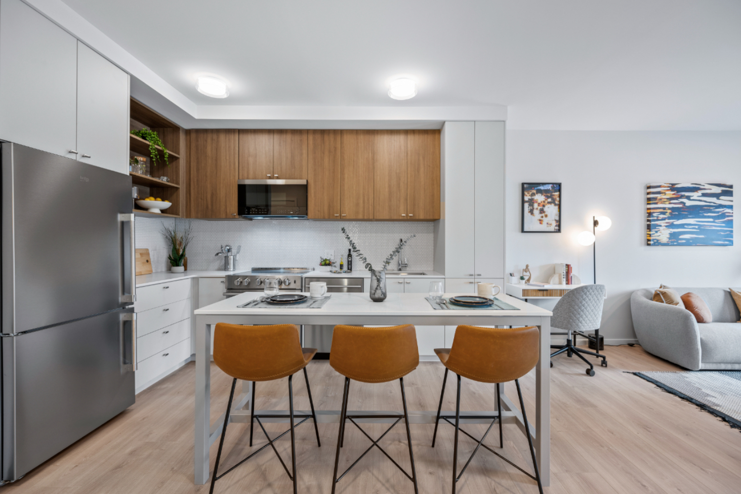 Center & Stone : Entertain in style and embrace open-concept living with modern kitchen finishes	