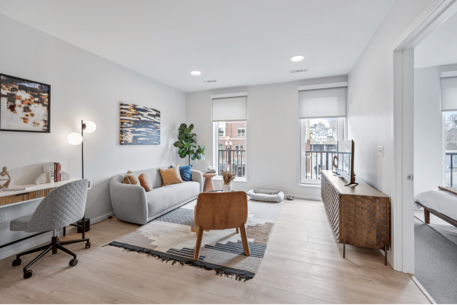 Center & Stone : Effortless elegance meets contemporary comfort 	