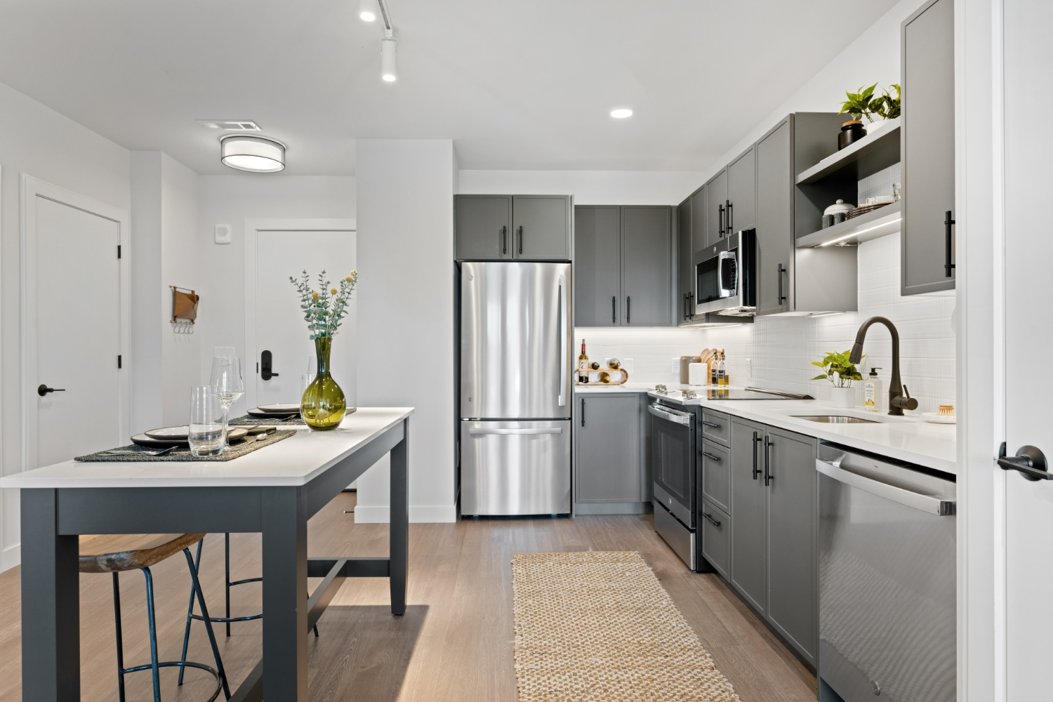 The Laurent : Kitchen