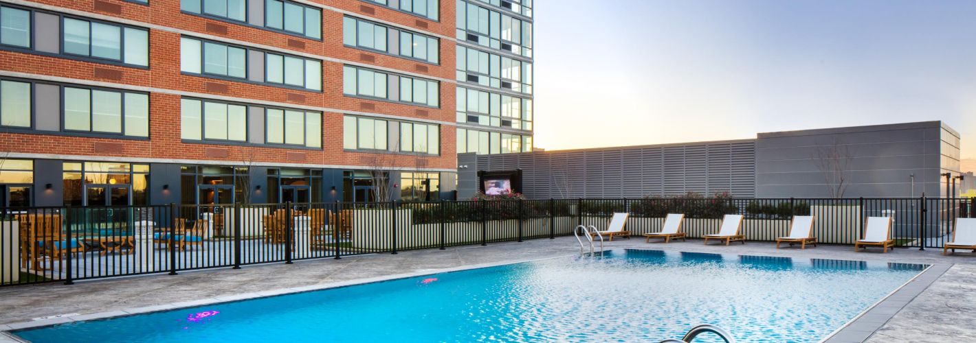 The Morgan at Provost Square : Luxurious rooftop pool 