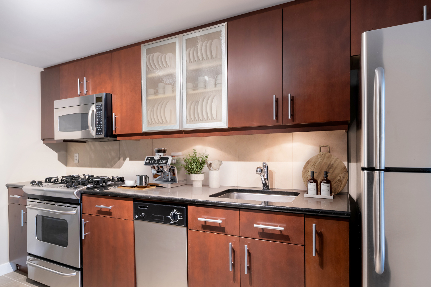 565 Penn Residences : Ample kitchen cabinetry for all of your storage needs	