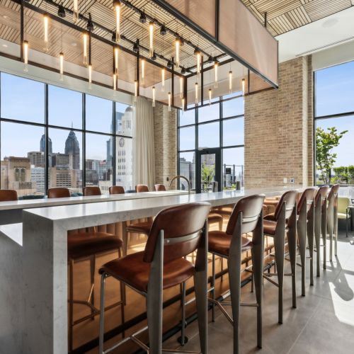 Rooftop bar with view of the sun deck and city	
