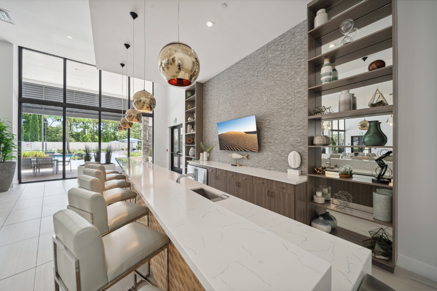 Central Gardens Grand : Clubhouse bar