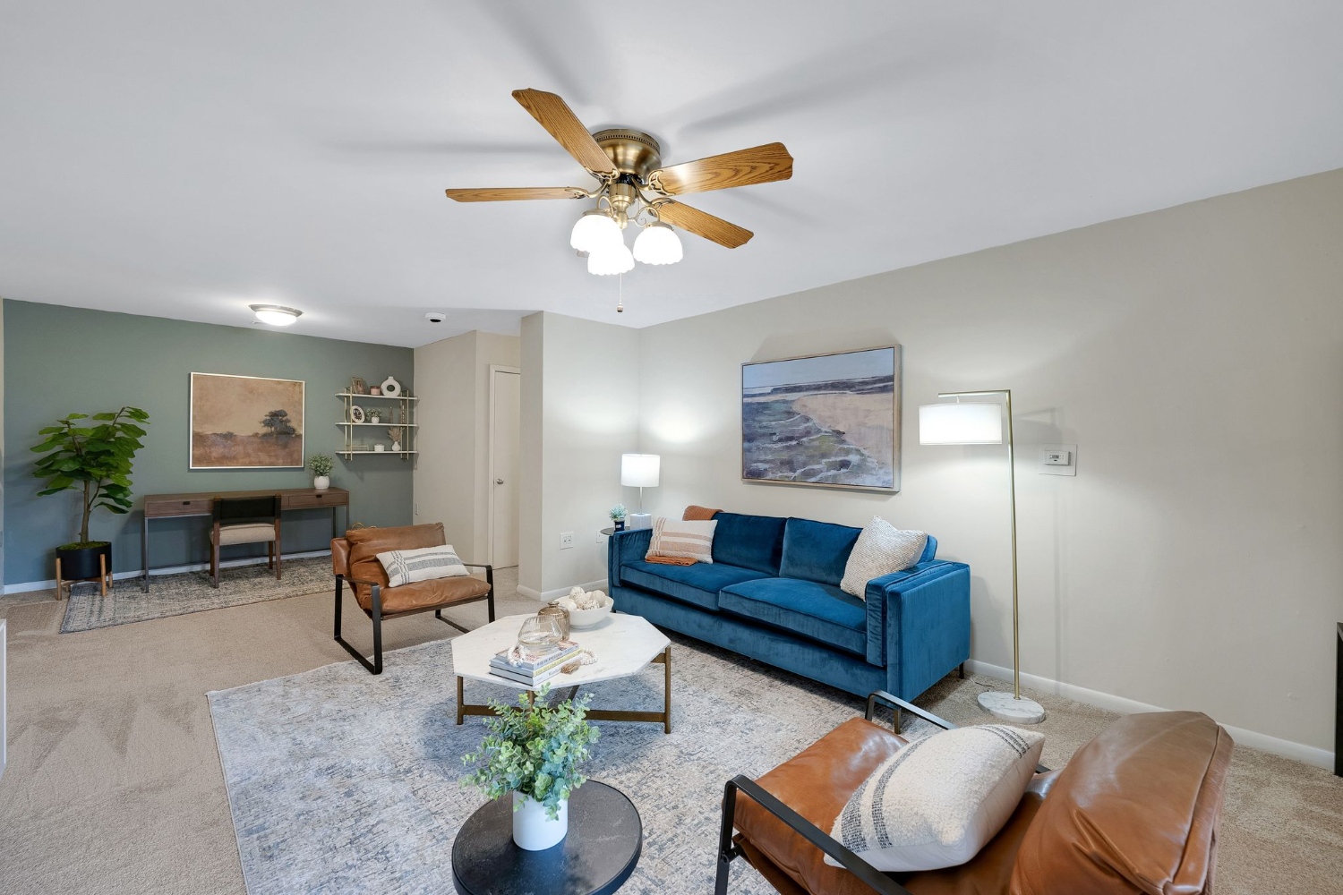 Woodbridge Station : Woodbridge Station living room