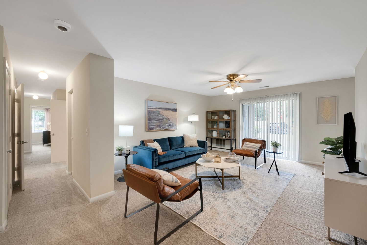 Woodbridge Station : Woodbridge Station living room