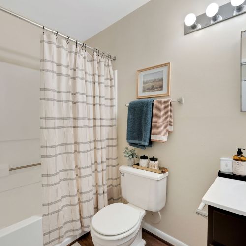 Woodbridge Station bathroom with bathtub 