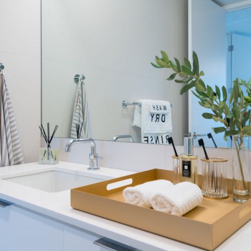 Bathroom countertop with bathroom décor