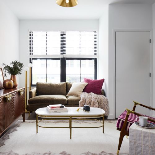 Reynard-Luxury-Apartment-LivingRoom-in-Washington-D.C.-Metro