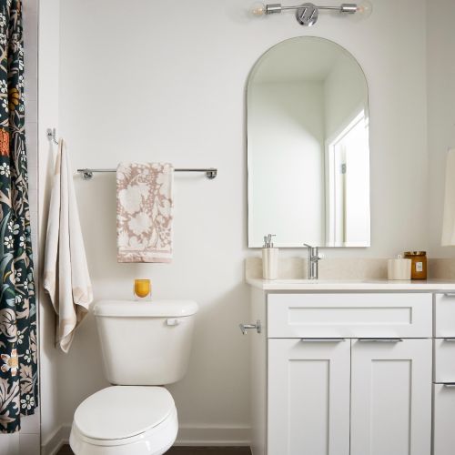 Reynard-Luxury-Apartment-Bathroom-in-Washington-D.C.-Metro