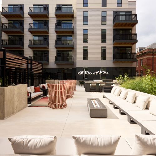 Reynard-Luxury-Community-Courtyard-in-Washington-D.C.-Metro