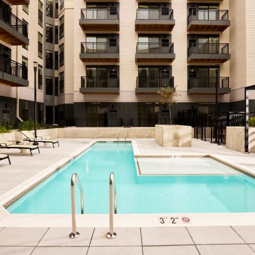 Reynard-Luxury-Community-Pool-in-Washington-D.C.-Metro