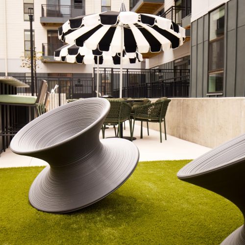 Reynard-Luxury-Community-Courtyard-in-Washington-D.C.-Metro