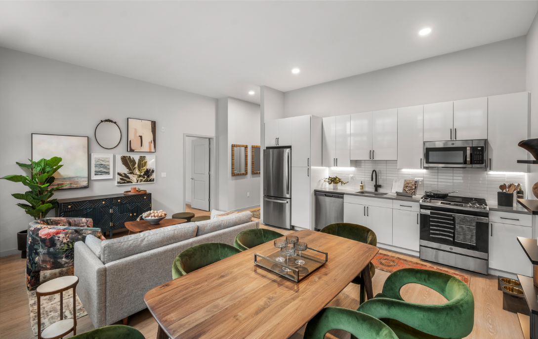 Julius : Dining Area