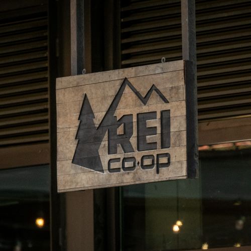 REI