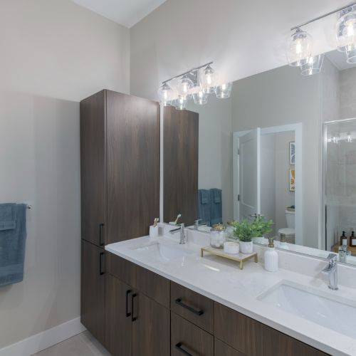 Atlee Square bathroom