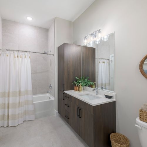 Atlee Square bathroom with bathtub