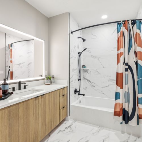 A Modern Bathroom Retreat Featuring Stylish Fixtures.	