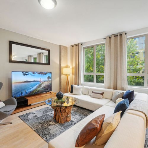 LEVA on Market : Living Room 