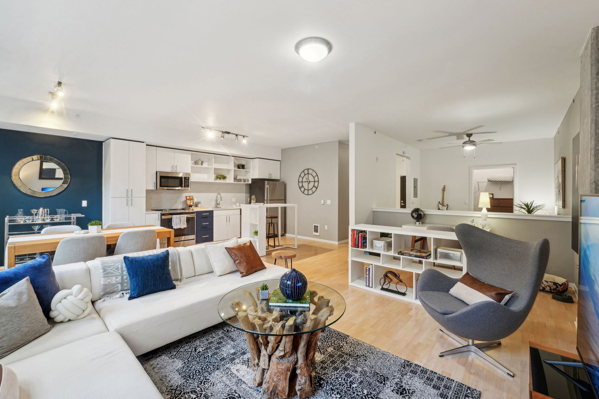 LEVA on Market : Living Room 