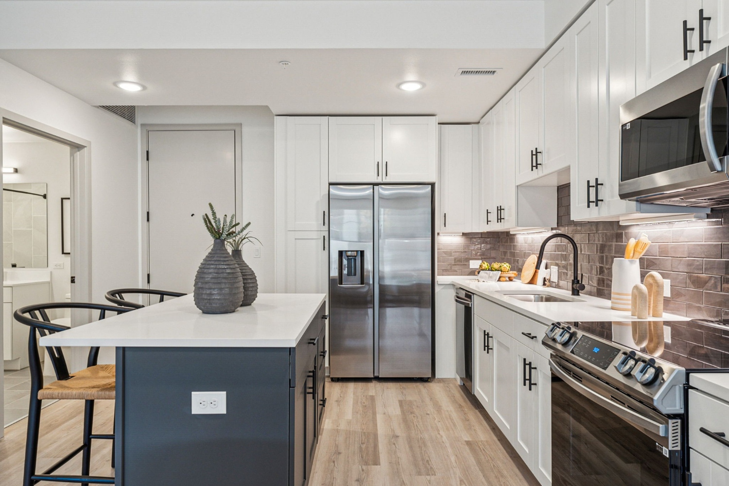 Arden Englewood :  Enjoy modern features and finishes