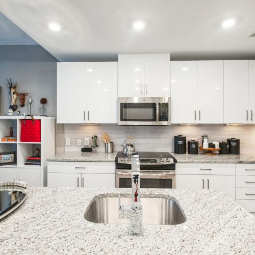 Cook and entertain in our gourmet kitchens with stone countertops, glass-tile backsplashes, and stainless steel GE®  ENERGY STAR® appliances.	