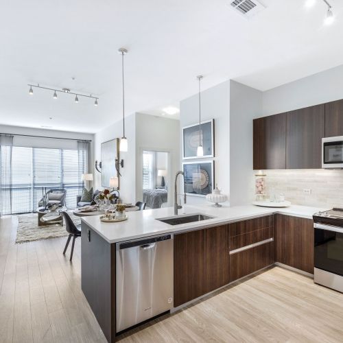 The Jones at Tysons : Kitchen