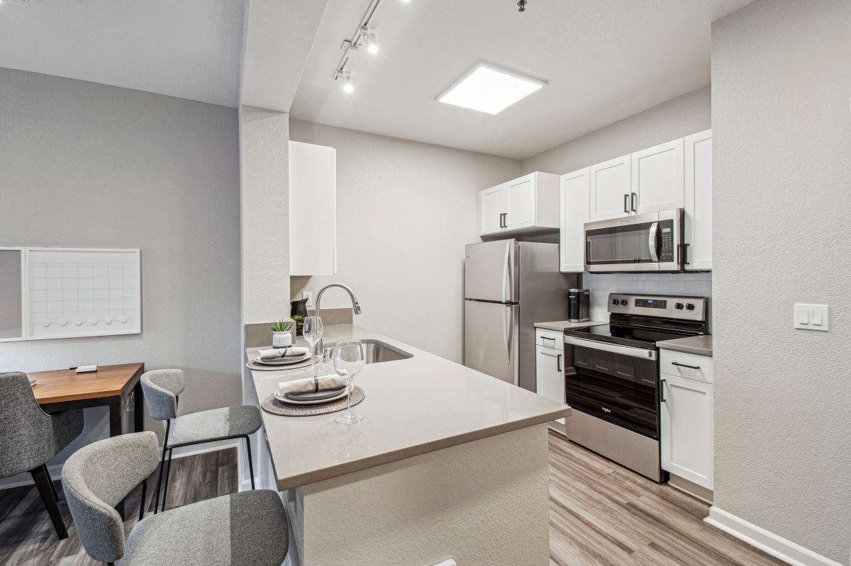 Bay House Emeryville : Kitchen