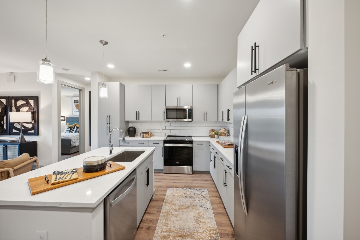 Aura Fifty4 : Flat front kitchen cabinets with 42” uppers and tile backsplash	