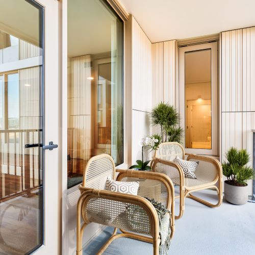 StratosBridgeDistrict_LuxuryApartmentCommunity_Balcony_DC	