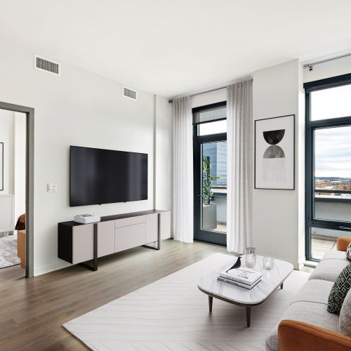 Make yourself at home 	