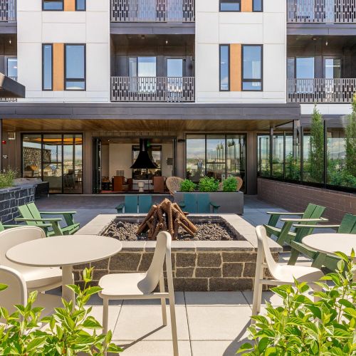 Outdoor lounge firepit