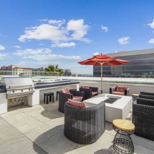 Outdoor lounge grills