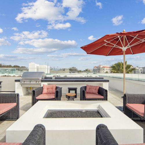 Outdoor lounge grills