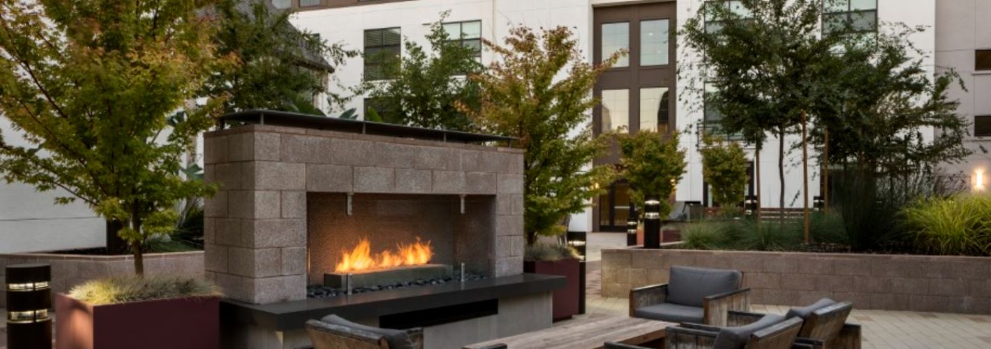 The Apartment Collection at Bay Meadows : FieldHouse Courtyard