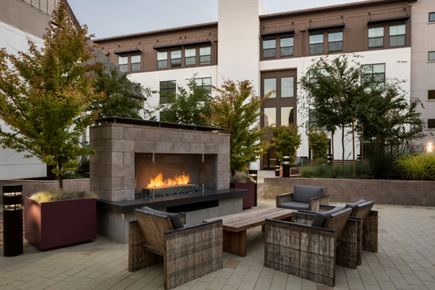 The Apartment Collection at Bay Meadows : FieldHouse Courtyard