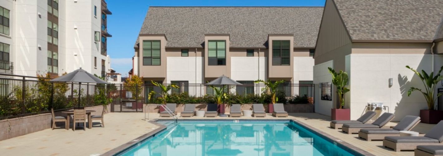 The Apartment Collection at Bay Meadows : FieldHouse Pool