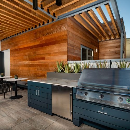 Outdoor lounge grills